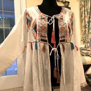 Beautiful Trendy Top!! Size Large